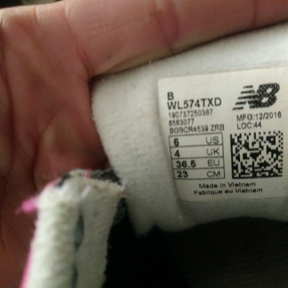 New Balance Running Shoes - Picture 2 of 4